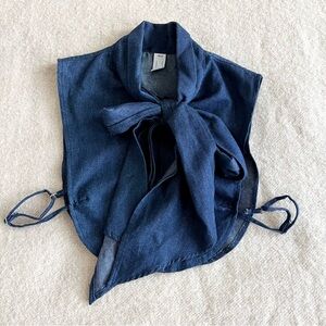 Le cou blue chambray neck tie dickey
